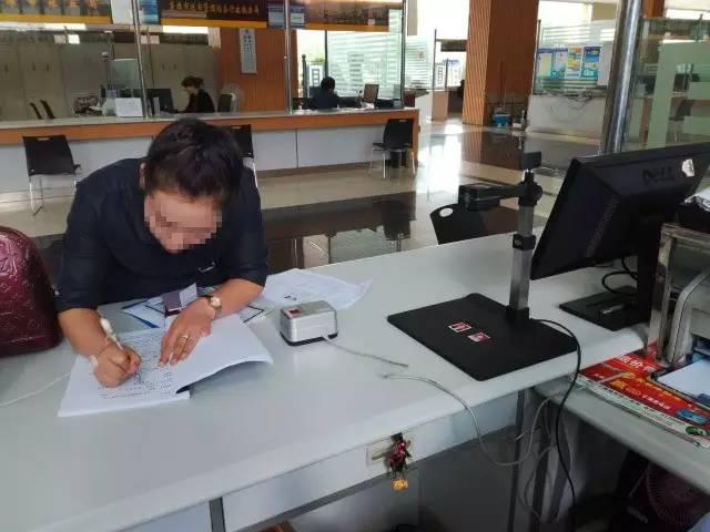  捷宇高拍儀 采集照片和指紋