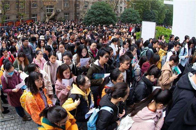人臉識別設(shè)備如何選擇？